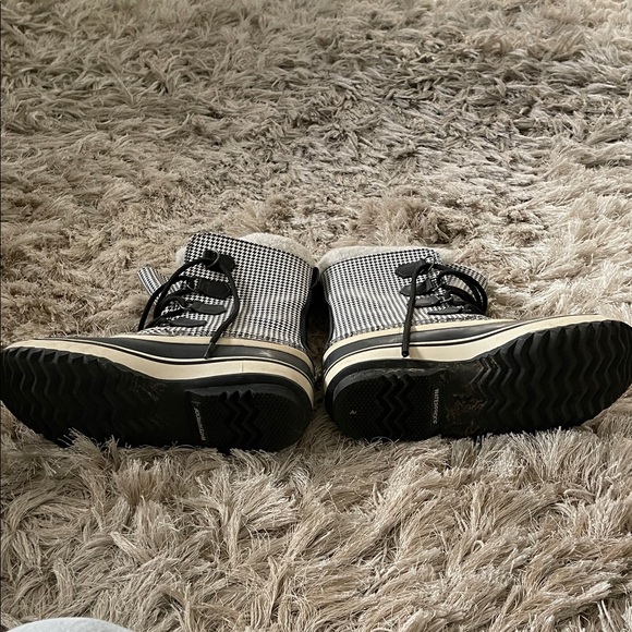 Sorel Houndstooth Black and White Boots sz 9 - Picture 6 of 7